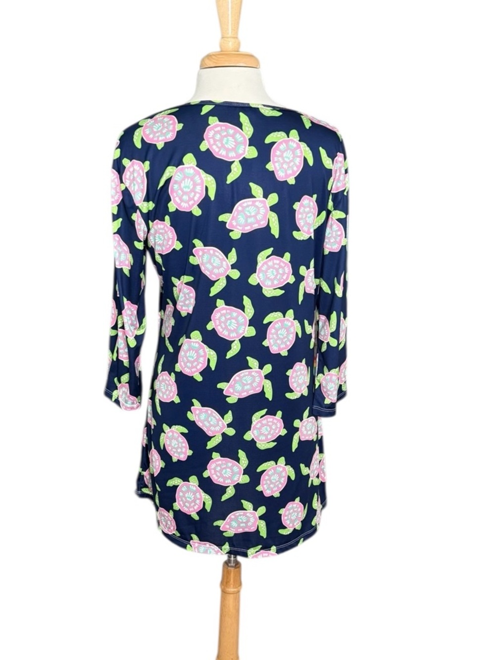 Viv & Lou Navy V-Neck Tunic with Pink Turtles Bay Small - Picture 3 of 7